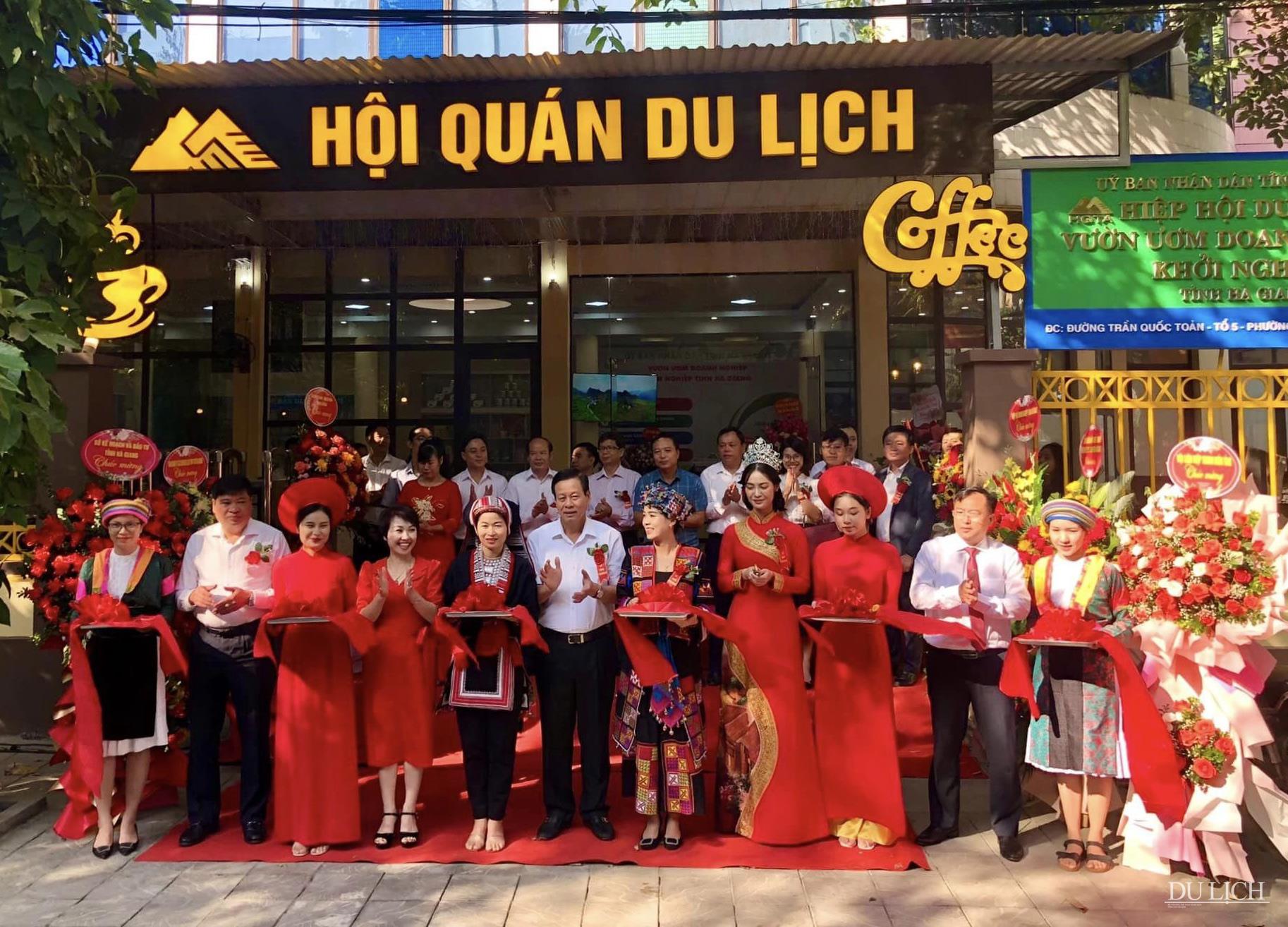 Cắt băng ra mắt văn phòng Hội quán du lịch Hà Giang